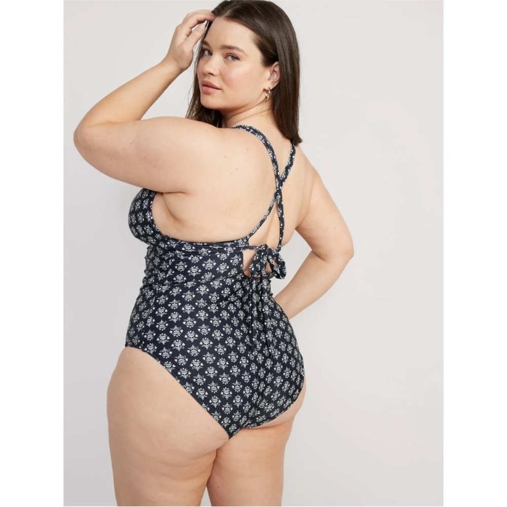 Old Navy V-Neck One-Piece Swimsuit NWT 3X